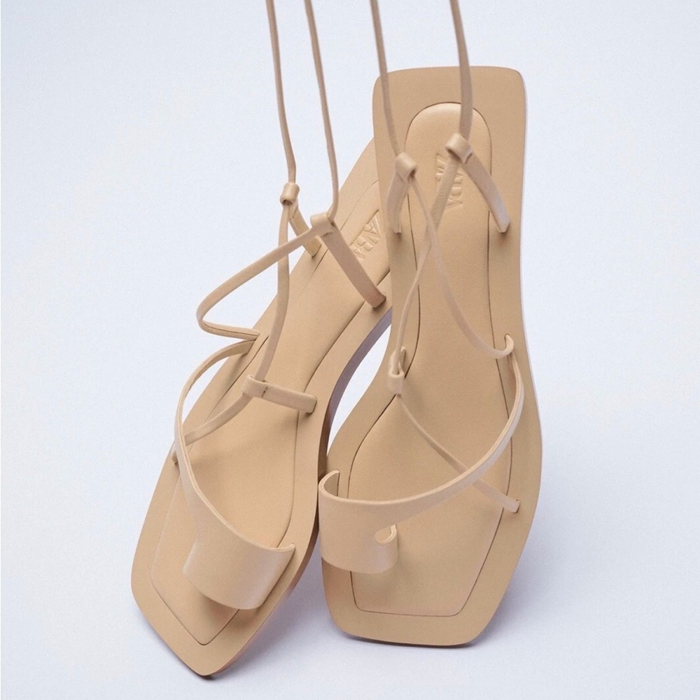 New! Zara Strappy leather toe loop Sandals